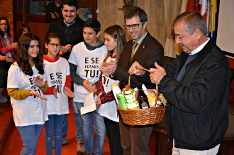 Entrega dos bens recolhidos à Cáritas Diocesana